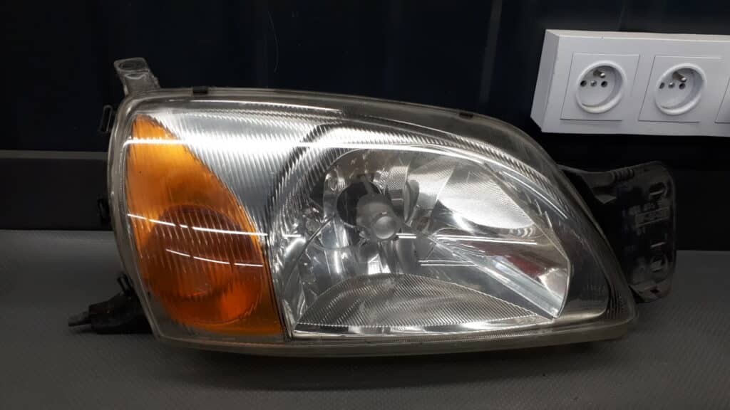 0301173302 reflektor prawy przód Ford Fiesta MK4