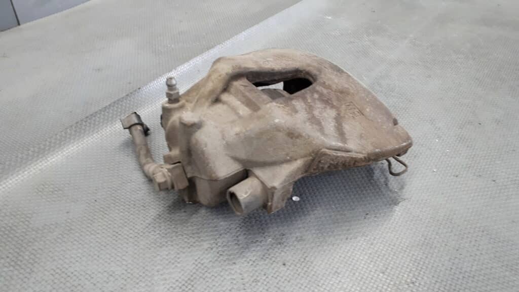 FN35725 zacisk hamulca prawy Opel Astra H 1.6