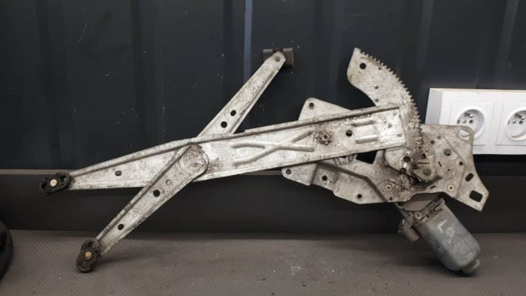 mechanizm szyby lewy przód laguna I