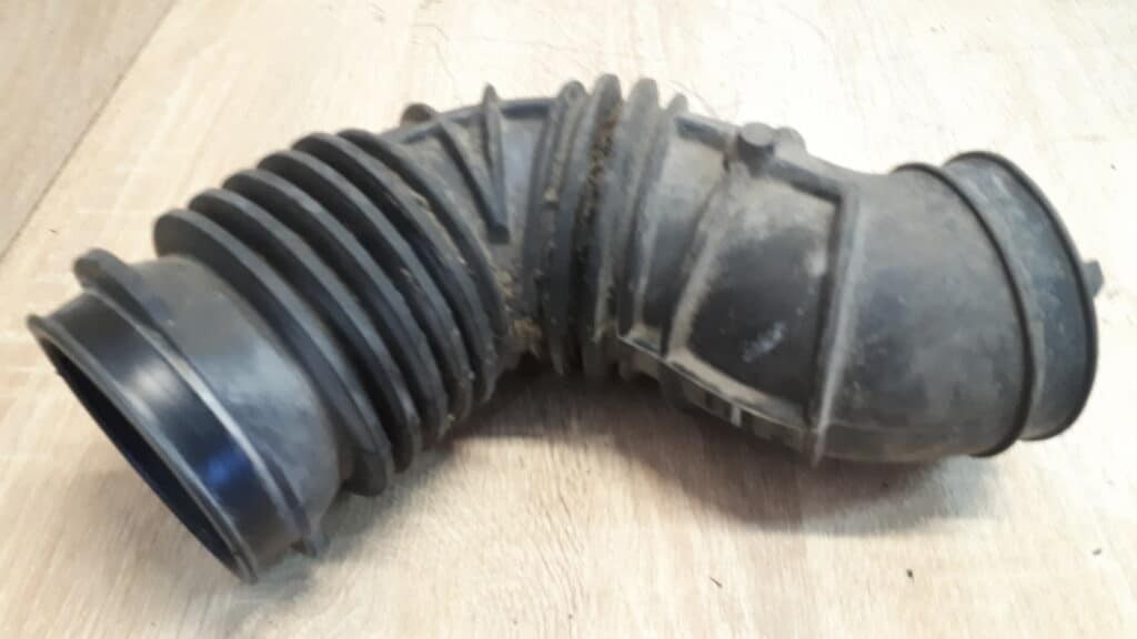 08649258 Rura powietrza volvo S60 V70 S80 2.4 2004