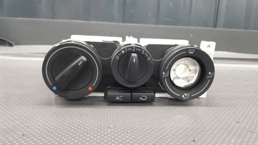 1J0820045F panel klimatyzacji VW Lupo 1.0 04r