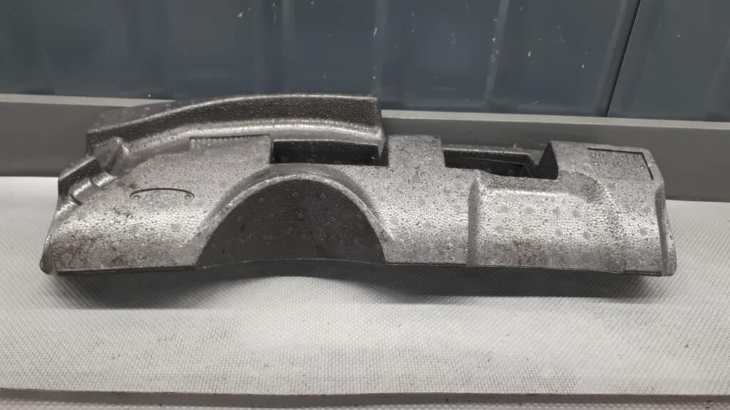 8V4117955AC Styropian wypelnienie zderzaka Ford Kuga MK1