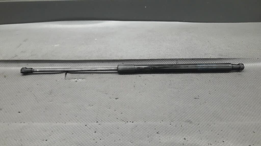 8E9827552G silownik klapy AUDI A4 B7 KOMBI