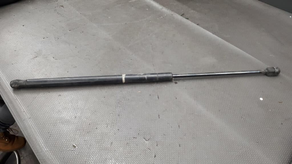 silownik klapy ford fusion 5d 03r