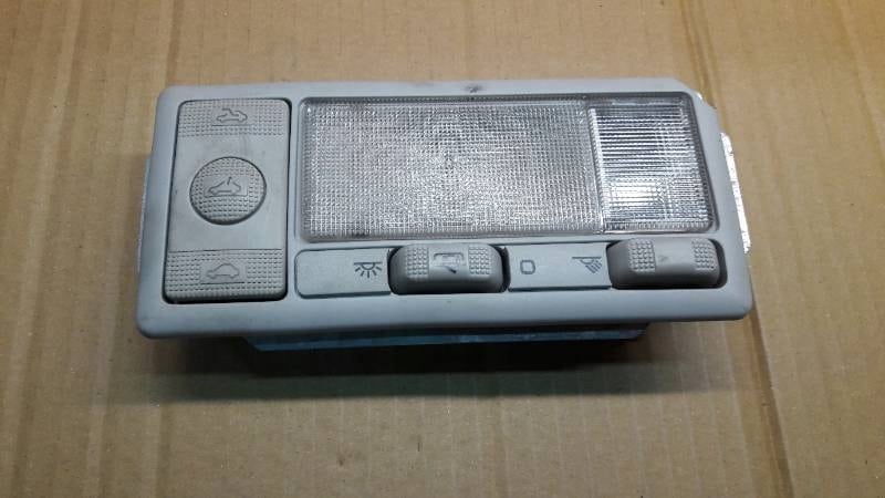 1H0959728 OSWIETLENIE KABINY VW PASSAT 95R