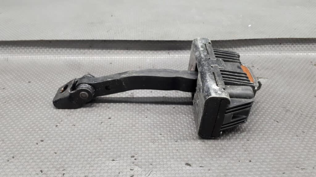 7141024 ogranicznik drzwi prawyy przod BMW X5 E70