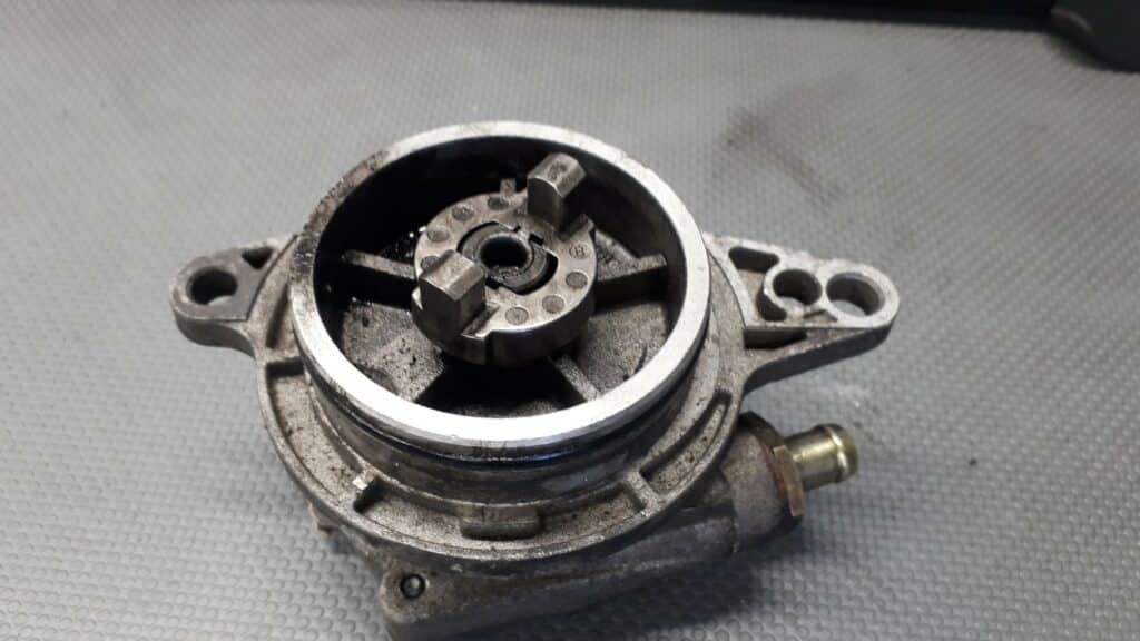 024375 pompa vacum BMW E39 E46 2.0D