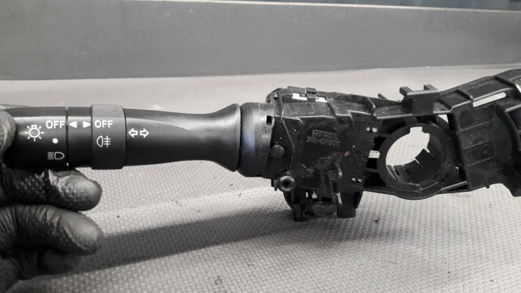17F001 Przelacznik swiatel Peugeot 107