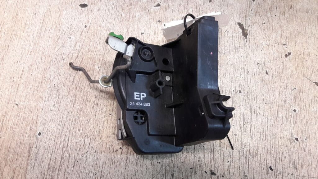 24434883EP Zamek drzwi prawy przod Opel Corsa C