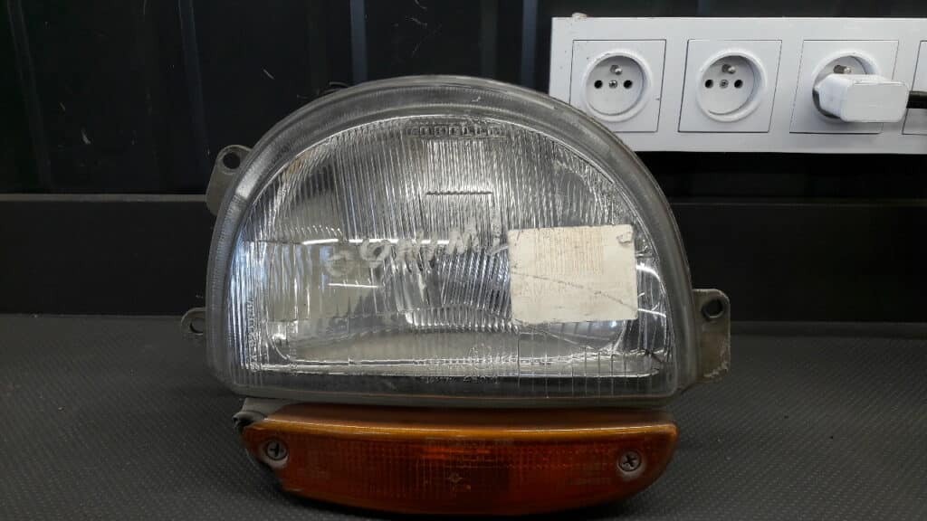 35460748 reflektor prawy przod RENAULT TWIGO I