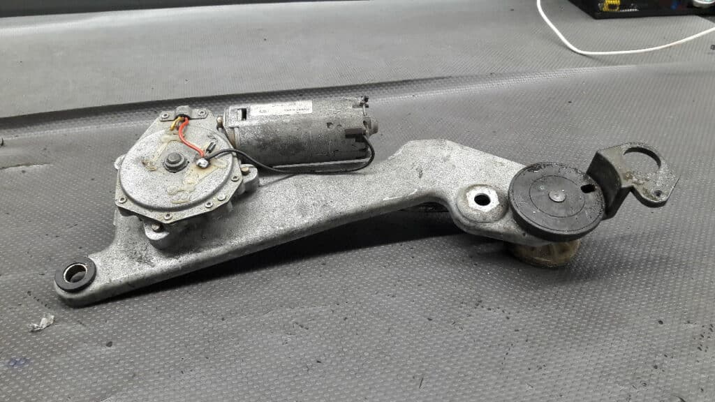 13918019 mechanizm wycieraczek tyl BMW E34 TOURING