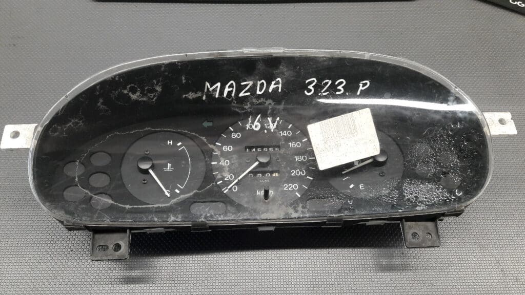 BC5NC Licznik zegary Mazda 323 1.3