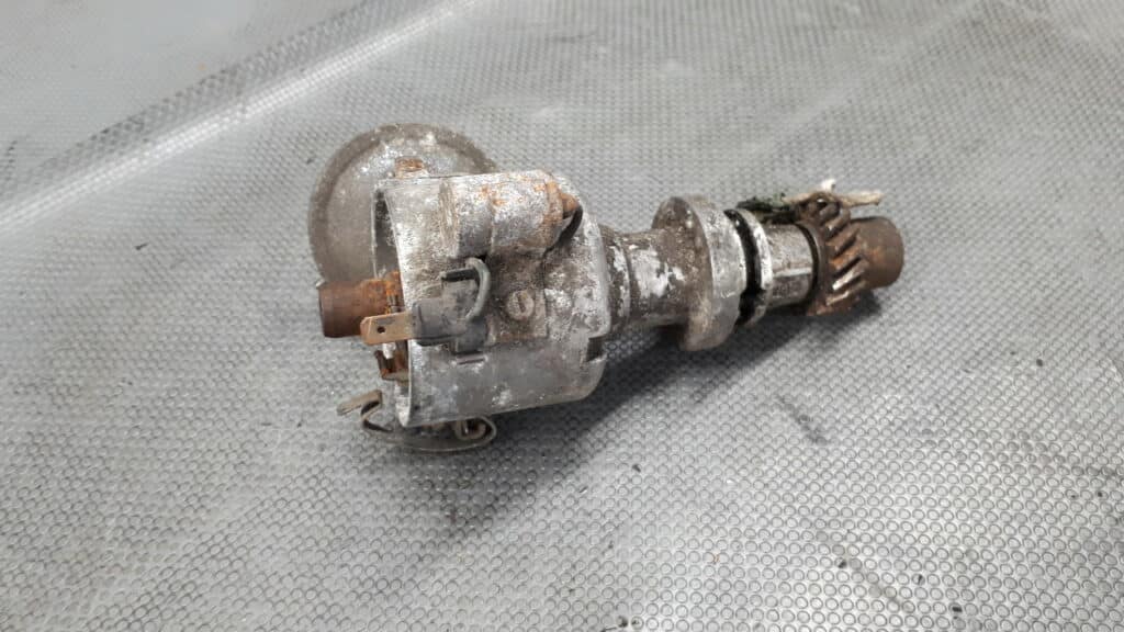 027905205 aparat zapłonowy VW JETTA 1.6 87R
