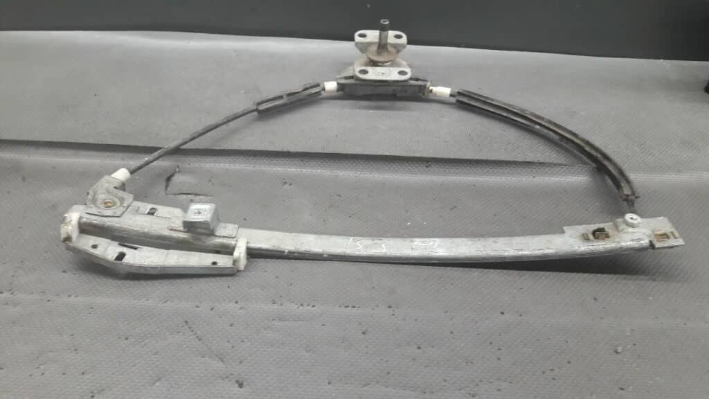 mechanizm szyby prawy tyl VW Passat B3