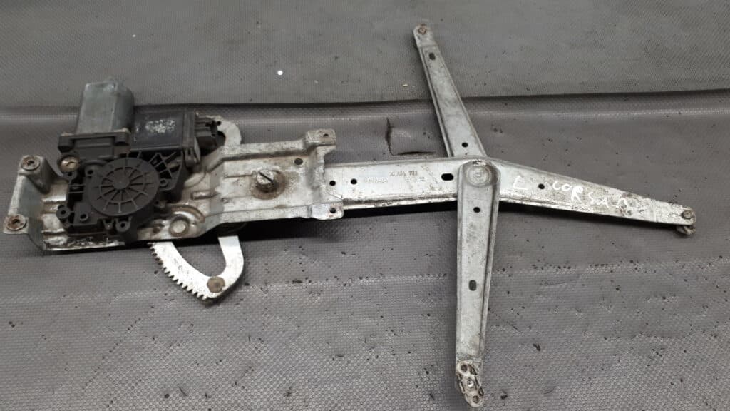 90481773 mechanizm szyby lewy przod OPEL CORSA B