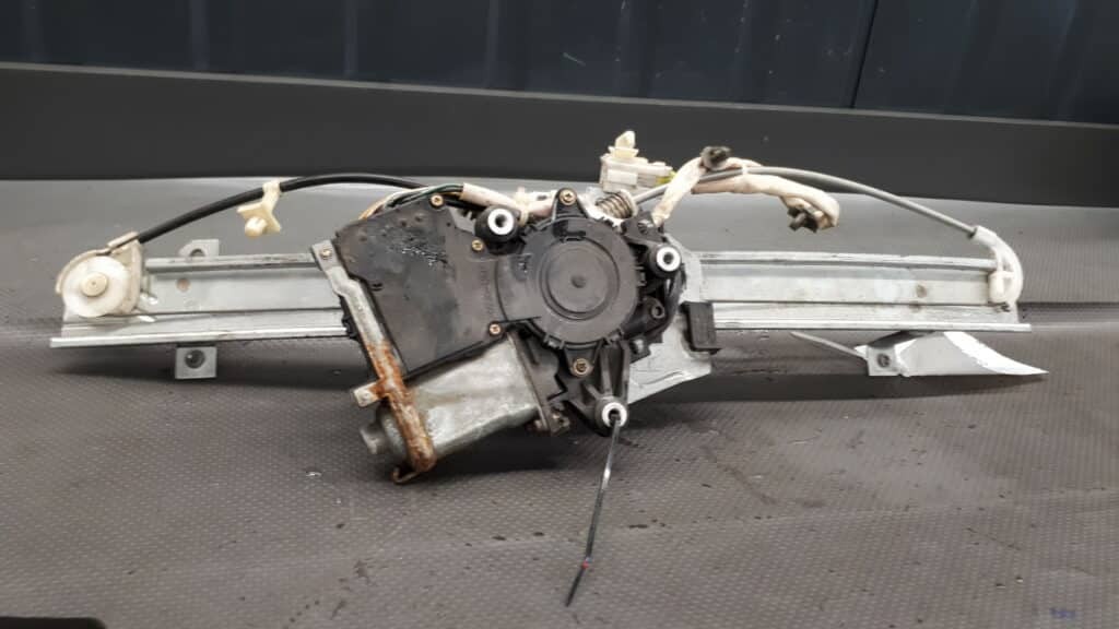 MR215442 Mechanizm szyby prawy tyl GALANT 96-99