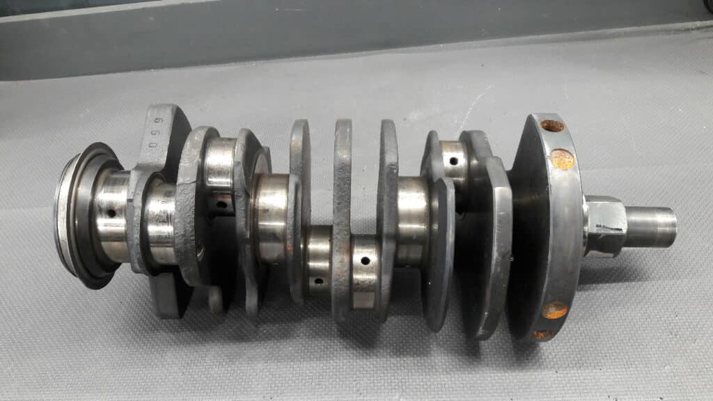 Wał korbowy Renault VelSatis 3,0DCI V6