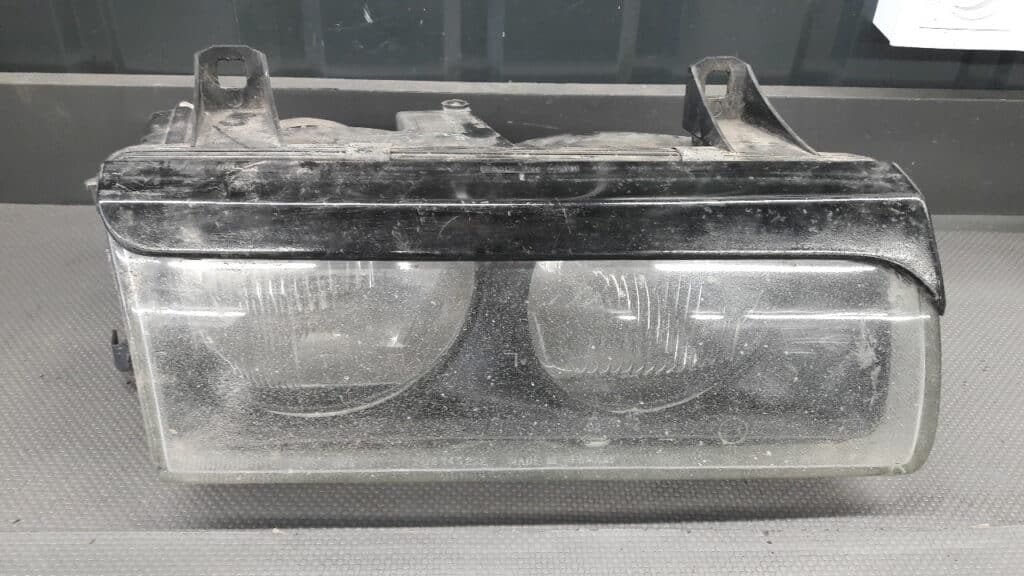 Reflektor prawy HELLA BMW E36 COMPACT