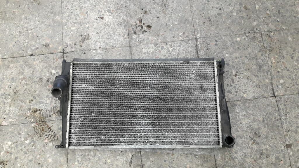 7788901 chlodnica wody BMW E87 E90 2.0
