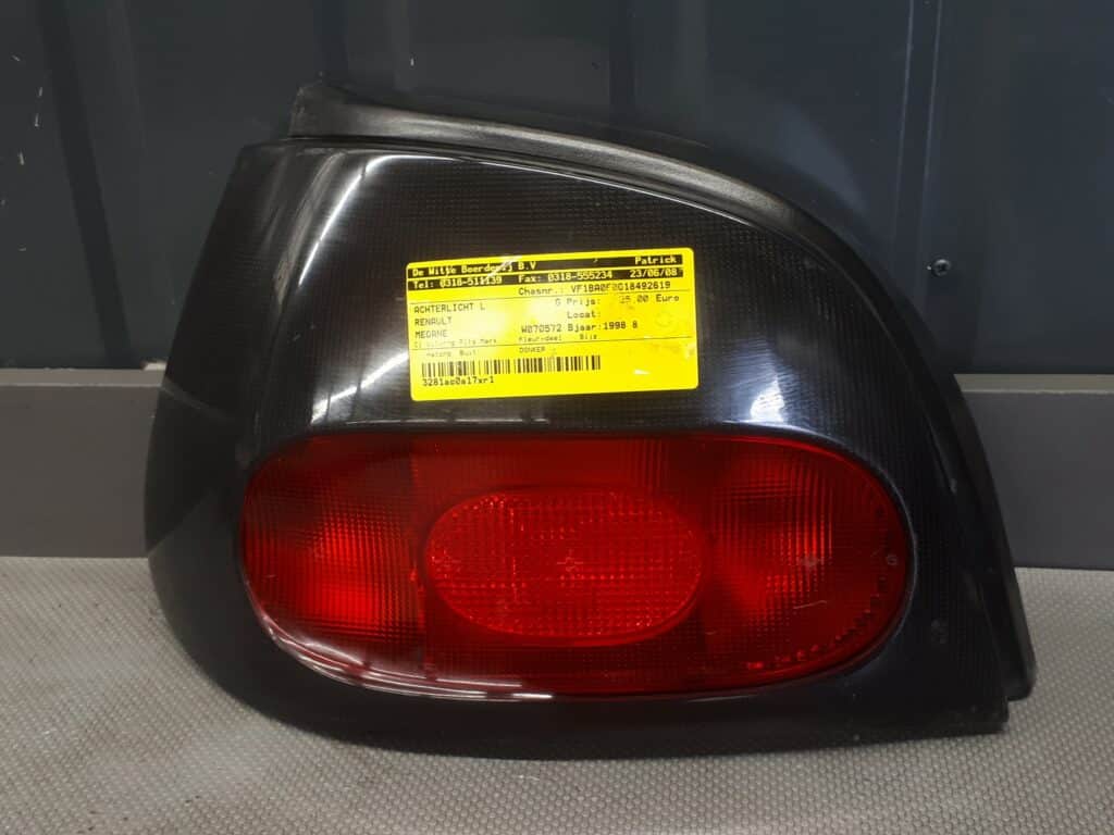 lampa lewy tył Renault Megane I 96