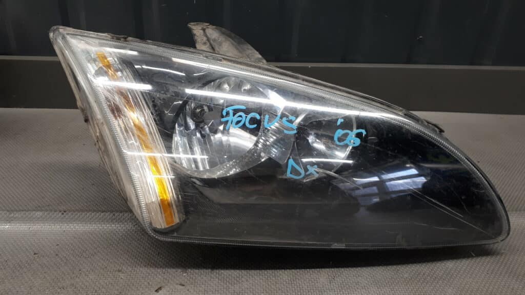 4M51-13W029-JB reflektor prawy Ford Focus mk2 04-08r