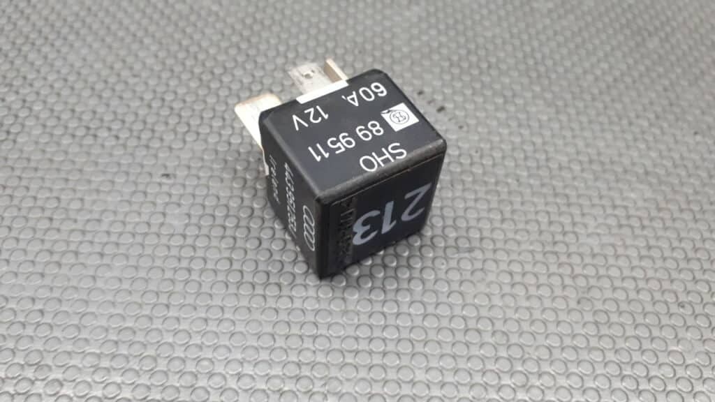 443951253j przekaźnik 213 VW Audi Seat
