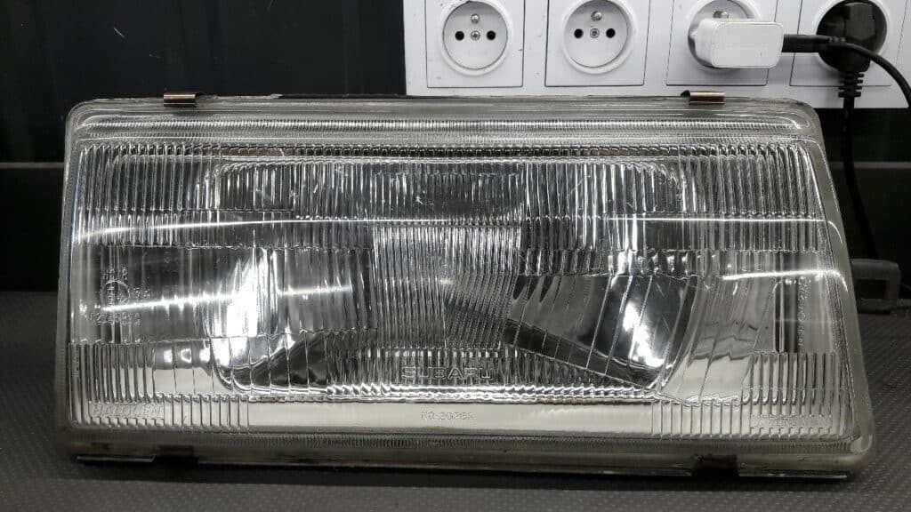 110-20280 Reflektor prawy Subaru Leone III