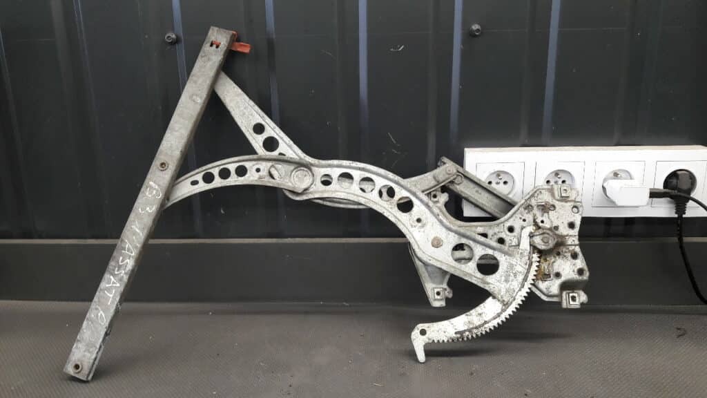 357837402 Mechanizm szyby prawy przód VW Passat B3
