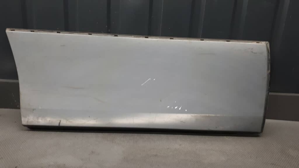 1246901440R listwa drzwi prawy tył Mercedes 124 szara