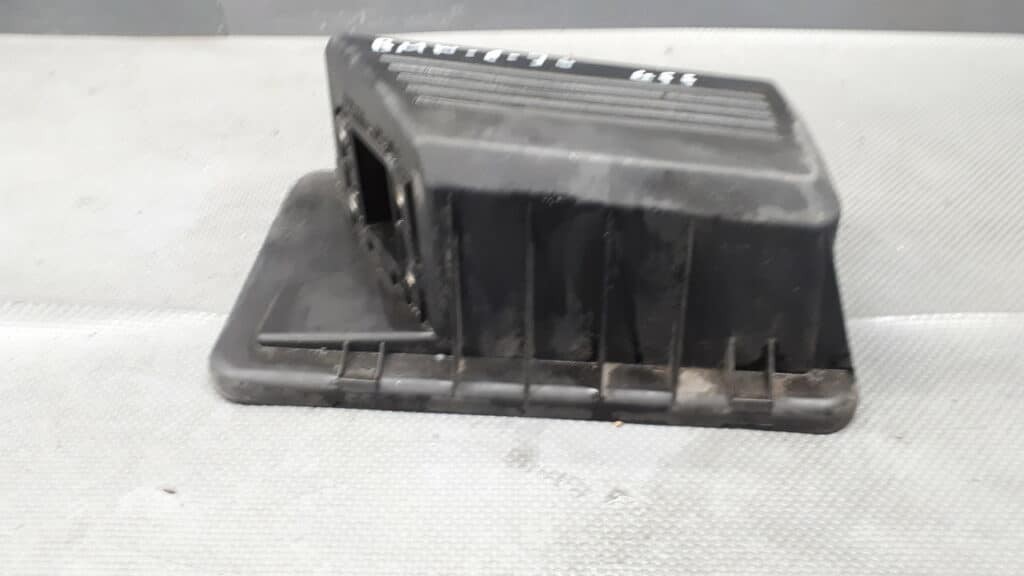 1734399 obudowa filtra powietrza BMW 316 94r