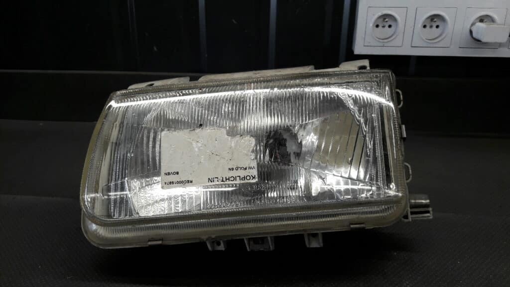 962495-00 Reflektor lewy VW Polo IV Hella