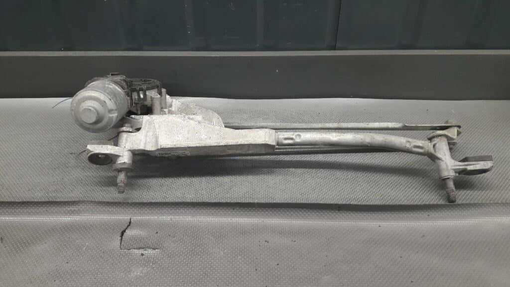 8A61-17500-AG mechanizm wycieraczek przod Ford Fiesta MK7