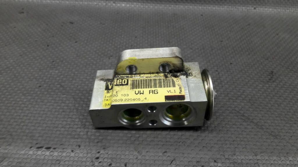1k1820103 zawor rozprezyny klimatyzacji Audi A3 8P