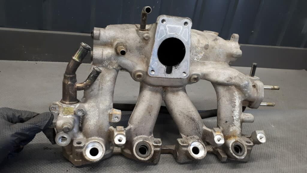 Kolektor ssący Nissan Micra K11 1.0