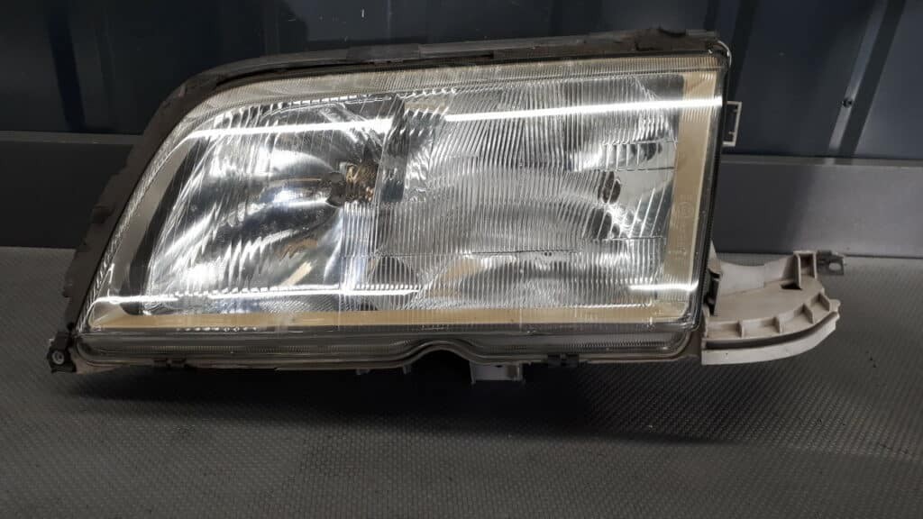 A2028202961 Reflektor lewy Mercedes W202 VALEO