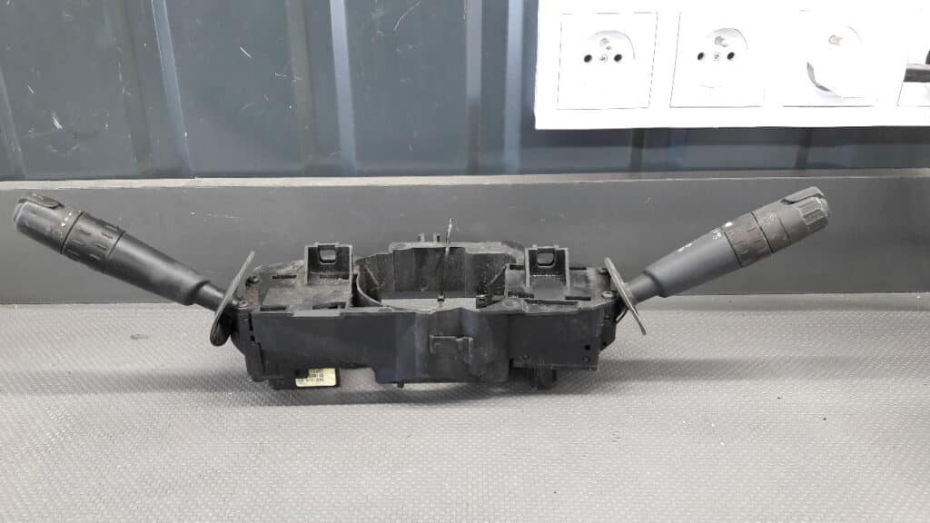 61557024 Przełącznik zespolony Peugeot 607