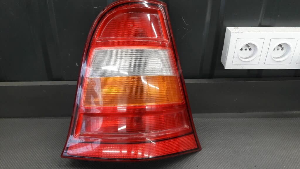 1688200264R Lampa prawy tył MERCEDES W168