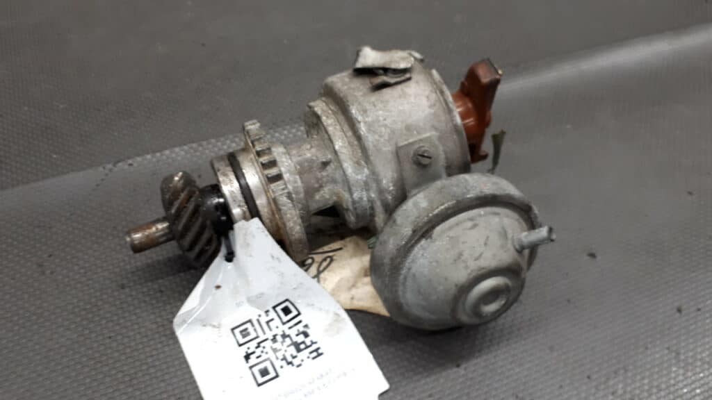 0237304024 aparat zapłonowy  BMW E30 86R uszko