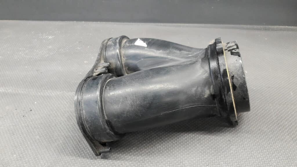 4R83-9D613-AB Rura powietrza Jaguar XF X250 I 2,7D