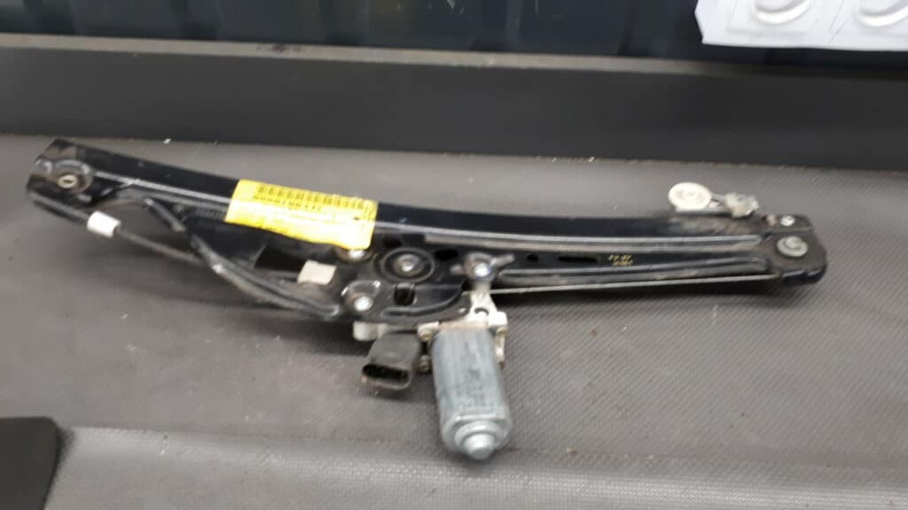 6922320 Mechanizm szyby prawy tył BMW E60 E61