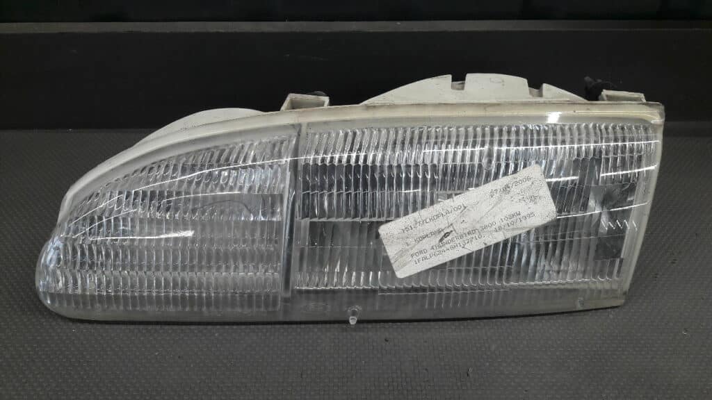 Reflektor lewy FORD THUNDERBIRD 3.8 103KW
