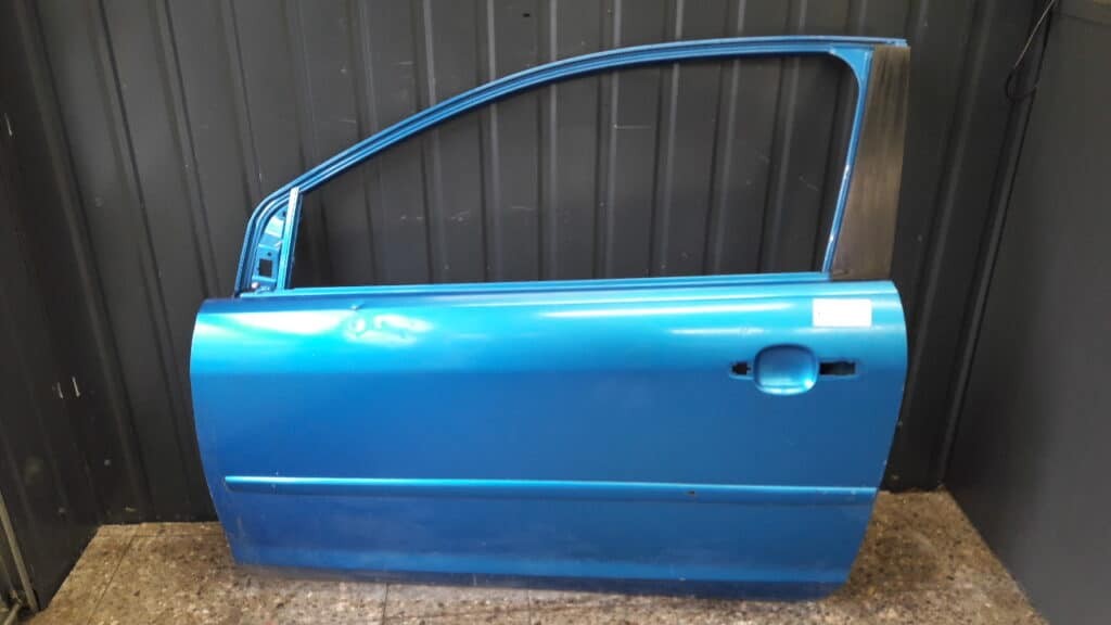 drzwi lewy przod Ford Focus MK2 3D 06r