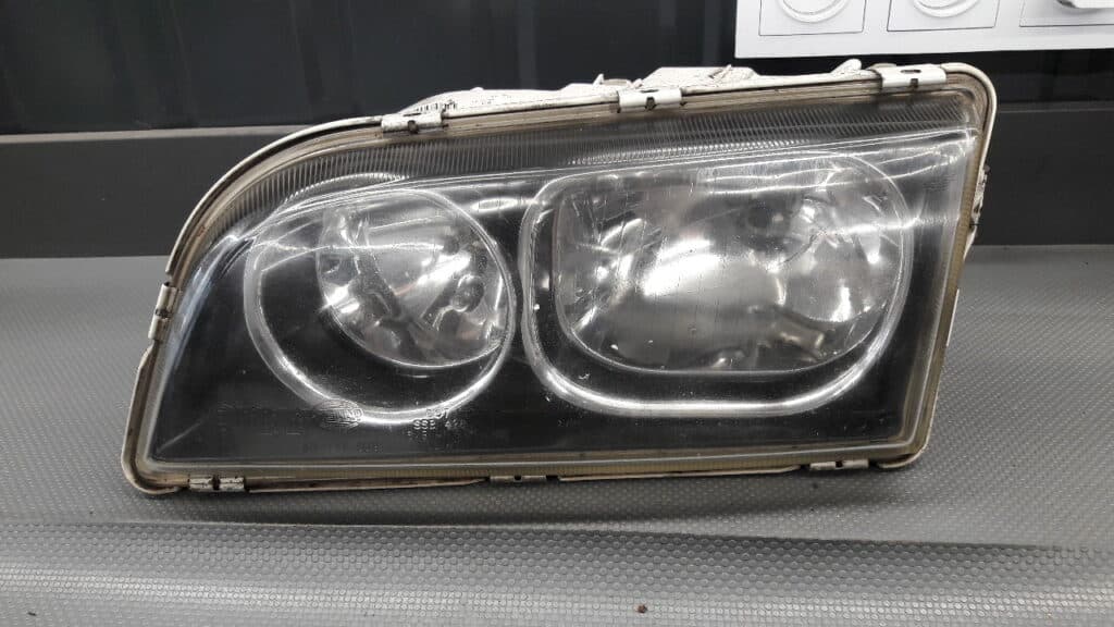 1AG247002-01 Reflektor przód lewy Volvo S40 V40 Lift Hella 04r