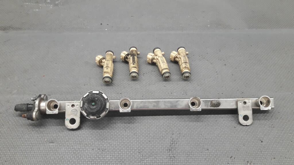 35310-2G100 wtryskiwacz Renault Megane II 1.6