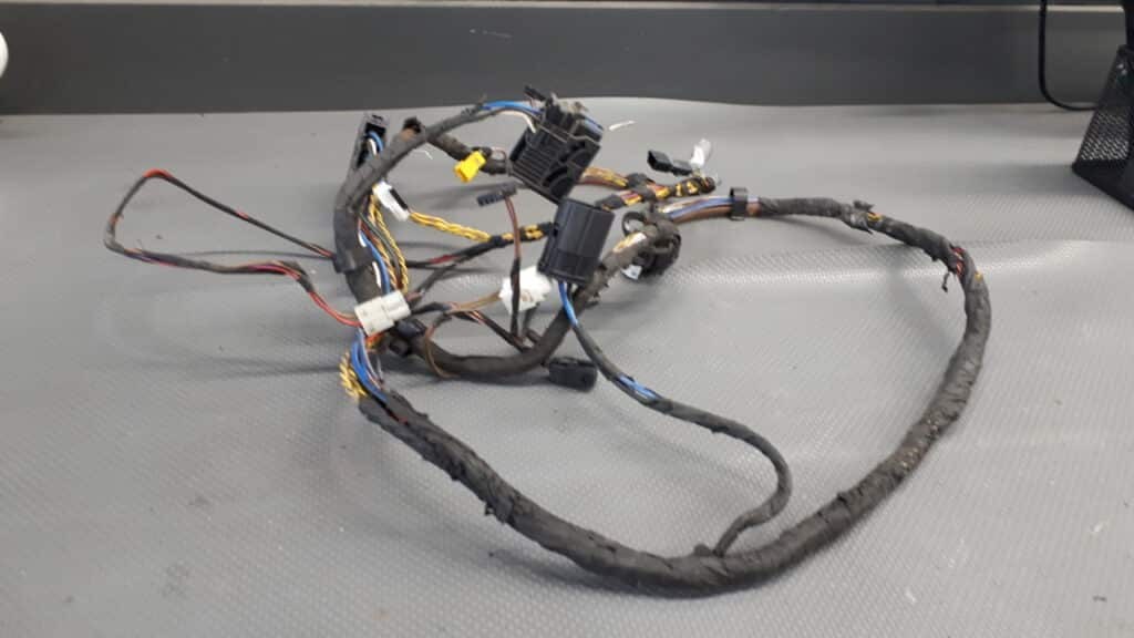 8367470 Instalacja drzwi prawy tyl BMW E38