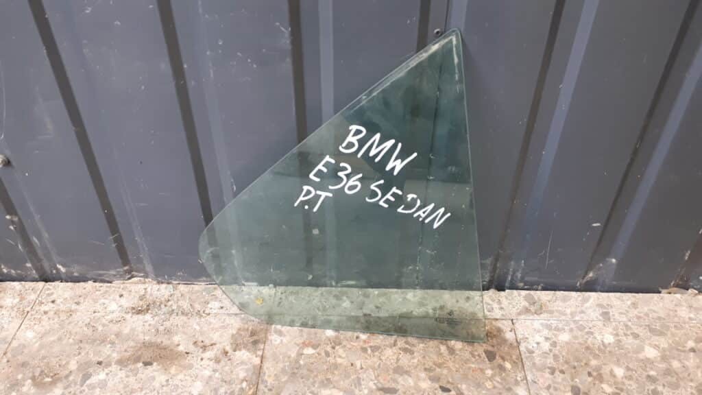 Szyba prawy tyl BMW E36 SEDAN 97R