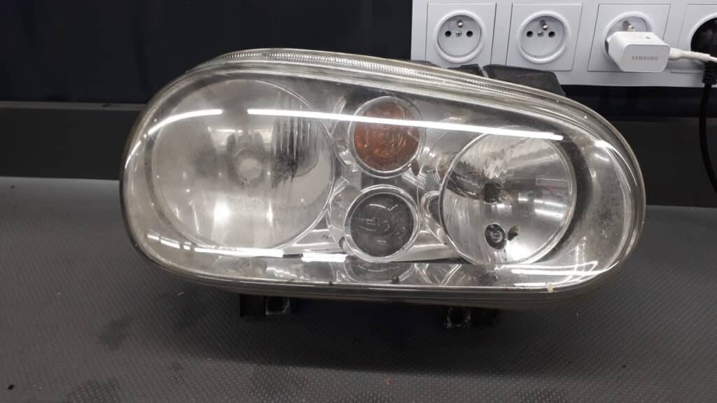 1J1941016K Reflektor prawy VW Golf IV 01R