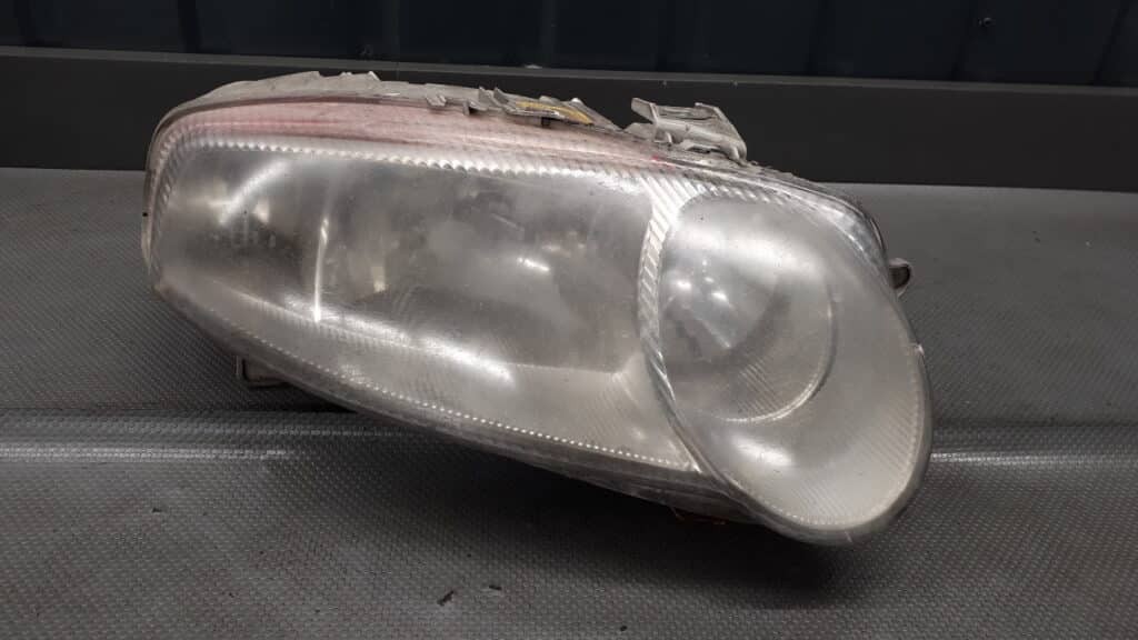 468261940 reflektor prawy Alfa Romeo 147