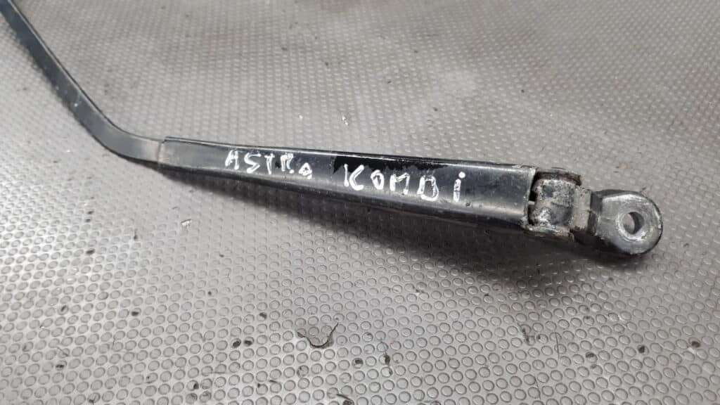 90341918 ramie wycieraczki tyl opel astra F