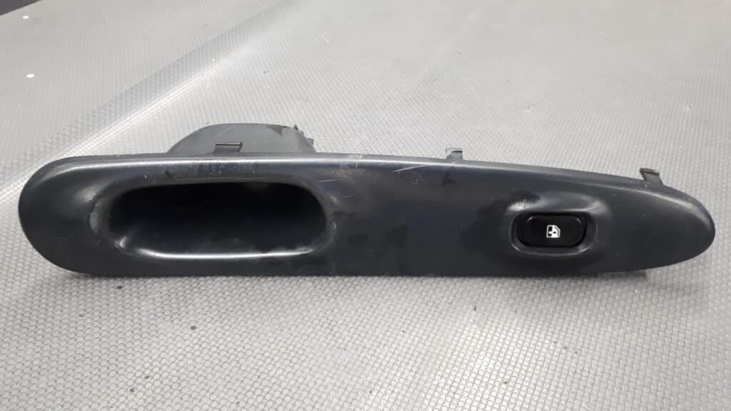 612W02920 przełącznik szyby Hyundai Lantra